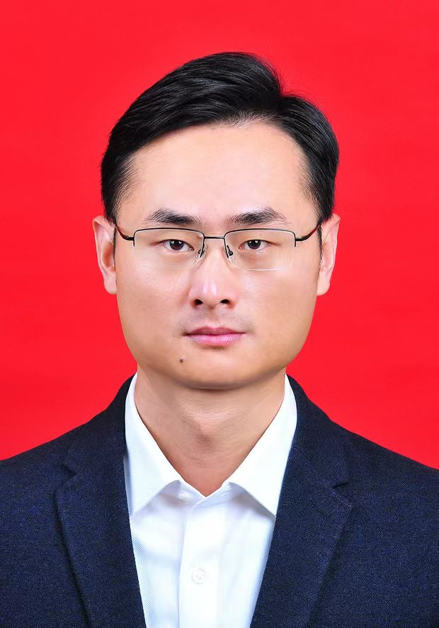 宣汉县人民政府党组成员、副县长胡锐